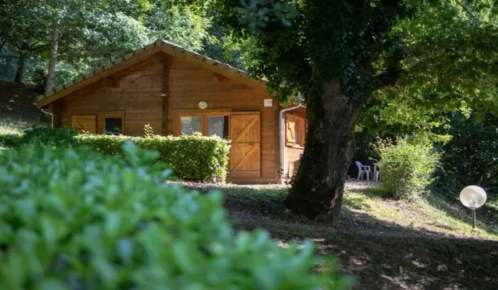 Camping - Sauveterre-de-Rouergue - Midi-Pyrénées - Les Chalets de la Gazonne