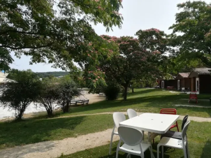 Camping - Vouneuil-sur-Vienne - Poitou-Charentes - Les Chalets De Moulieres