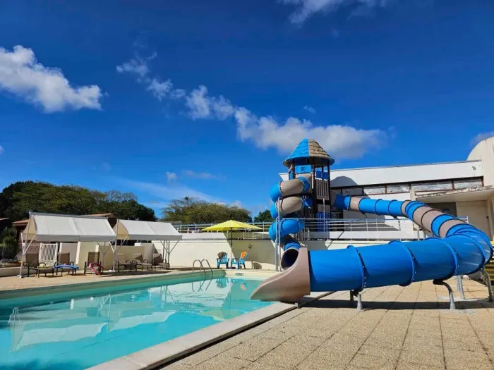 Camping - Vouneuil-sur-Vienne - Poitou-Charentes - Les Chalets De Moulieres