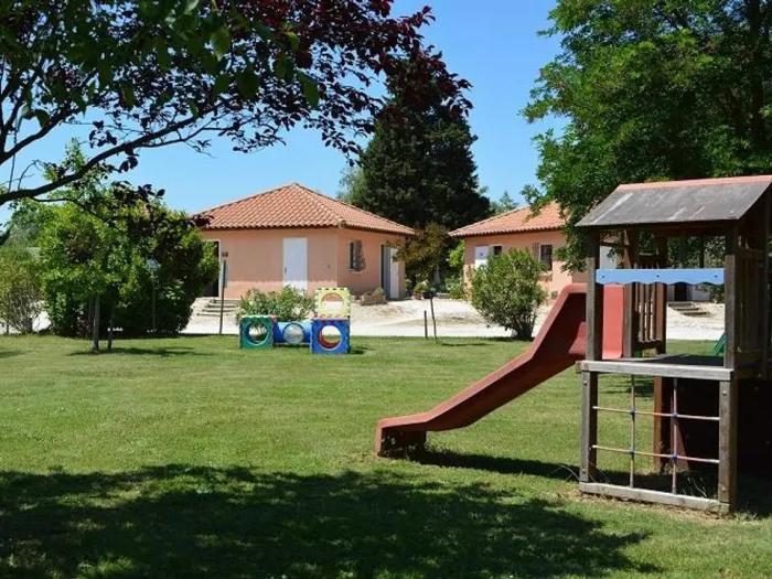 Camping - Graveson - Provence-Alpes-Côte d'Azur - Les Micocouliers