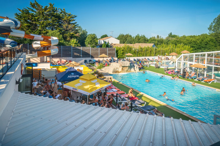 Camping Les Pirons background-poster