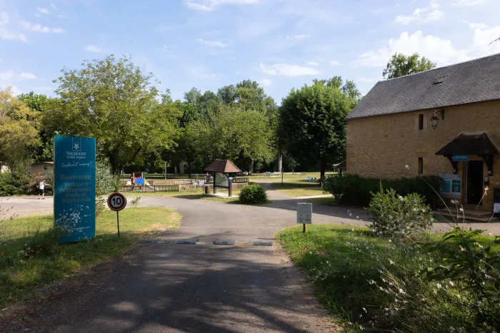 Camping - Domme - Aquitaine - Les Rives de la Dordogne