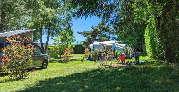 Camping - Aydat - Auvergne - Les Volcans