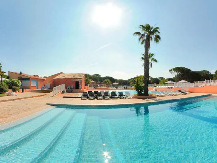 Camping - Puget-sur Argens - Provence-Alpes-Côte d'Azur - Oasis Village