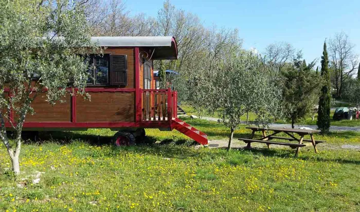 Camping - Vogüé - Rhône-Alpes - Roulottes et Cabanes de Saint Cerice