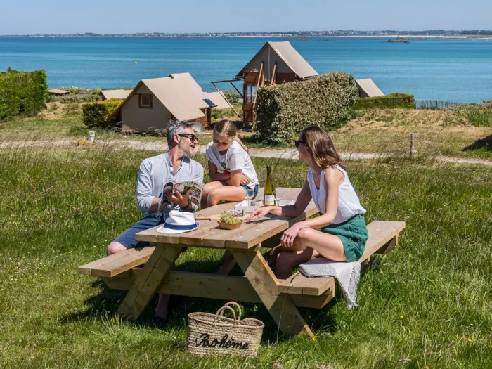 Camping - Plounéour-Trez - Bretagne - Slow Village Breizh Légendes