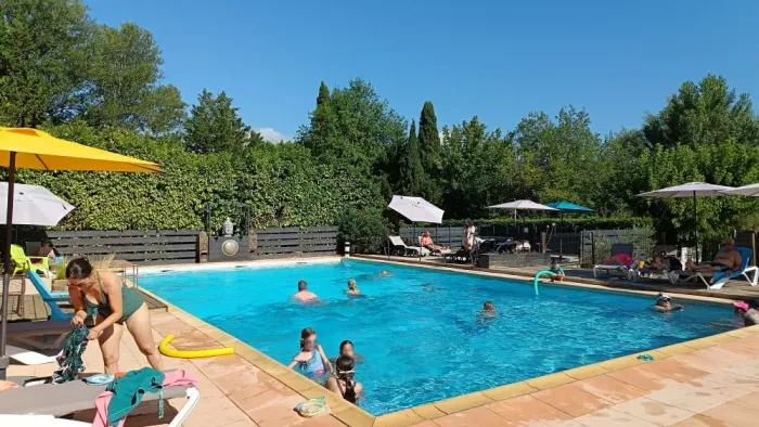 Camping - Noves - Provence-Alpes-Côte d'Azur - Verbéla village
