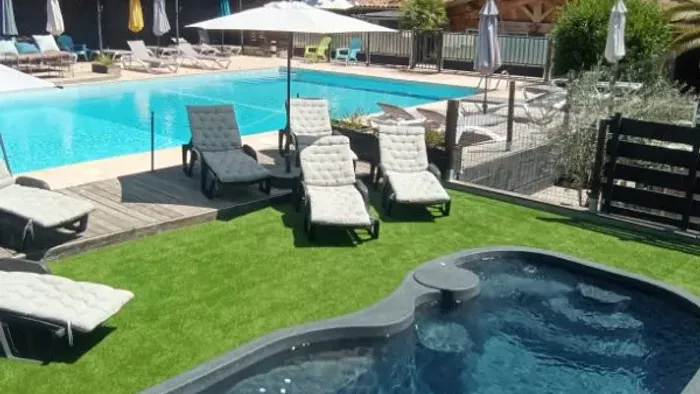 Camping - Noves - Provence-Alpes-Côte d'Azur - Verbéla village