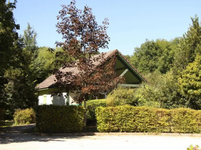 Camping - Cravant - Bourgogne - Village chalets Le Rû du Pré