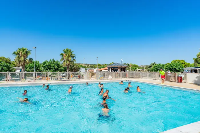 Piscine chauffée et pataugeoire en été