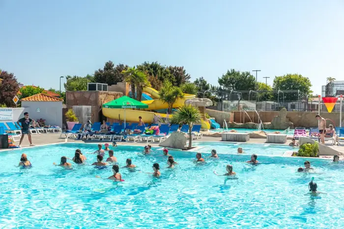 Piscine chauffée et pataugeoire en été