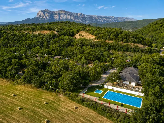 Une piscine extérieure pour l'été