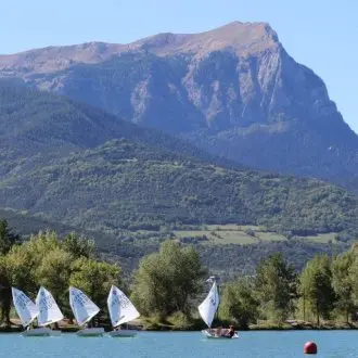 Un parc aquatique chauffé face aux Alpes