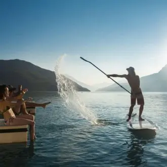 Un parc aquatique chauffé face aux Alpes