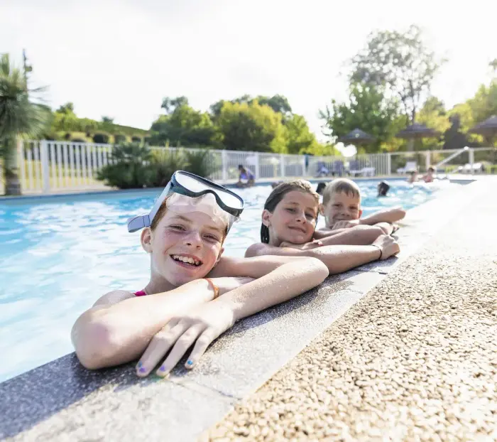 Piscine chauffée et rivière toute proche
