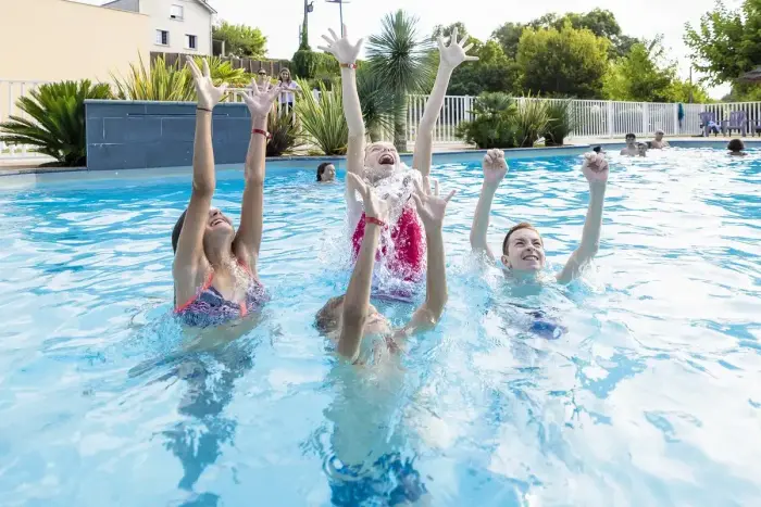 Piscine chauffée et rivière toute proche