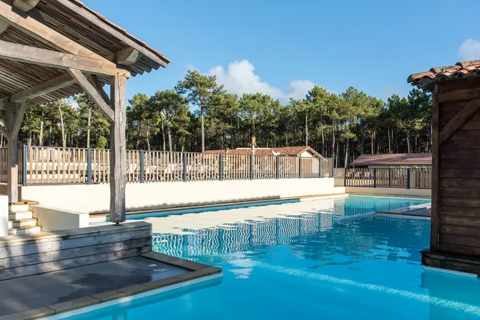 Grand parc aquatique et plaisirs de glisse