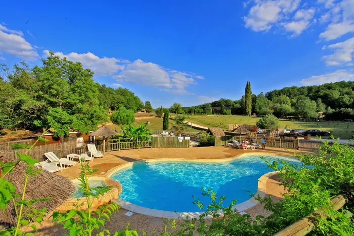 Deux piscines pour l'été en plein air