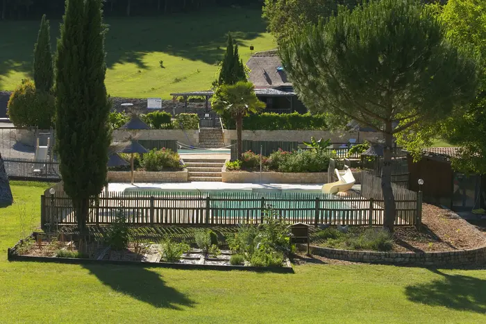 Deux piscines pour l'été en plein air
