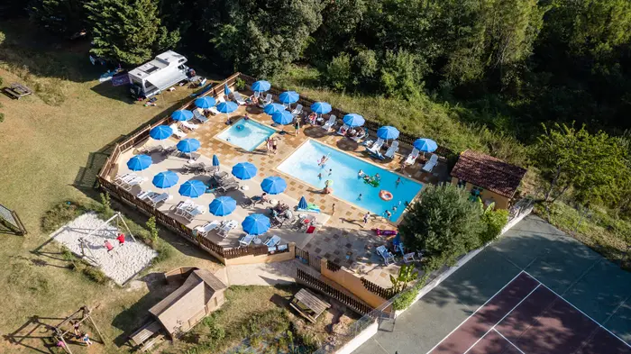 Piscine extérieure et pataugeoire sur place