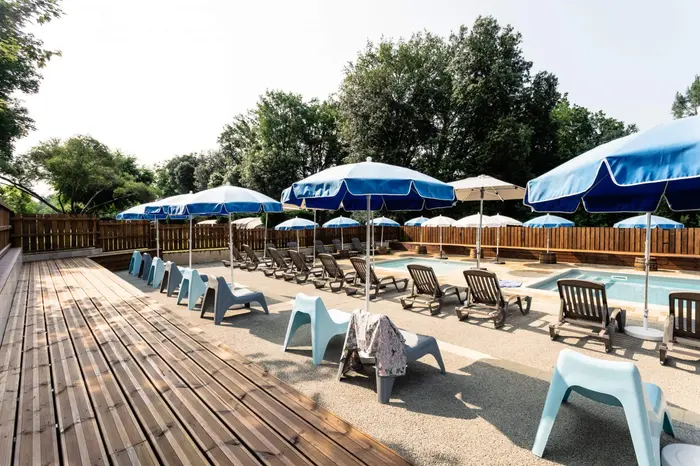 Piscine extérieure et pataugeoire sur place