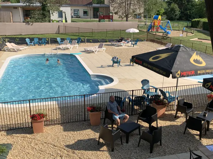 Piscine chauffée et pataugeoire en été