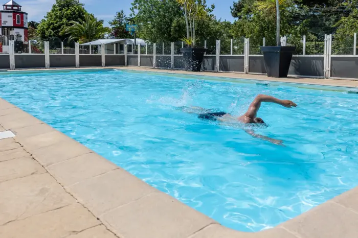 Baignade chauffée et pataugeoire séparée