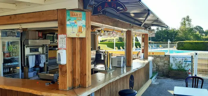 Une baignade estivale avec toboggan