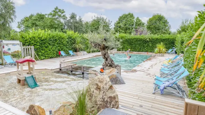 Une baignade chauffée au cœur des arbres