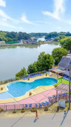 Une baignade chauffée face au lac