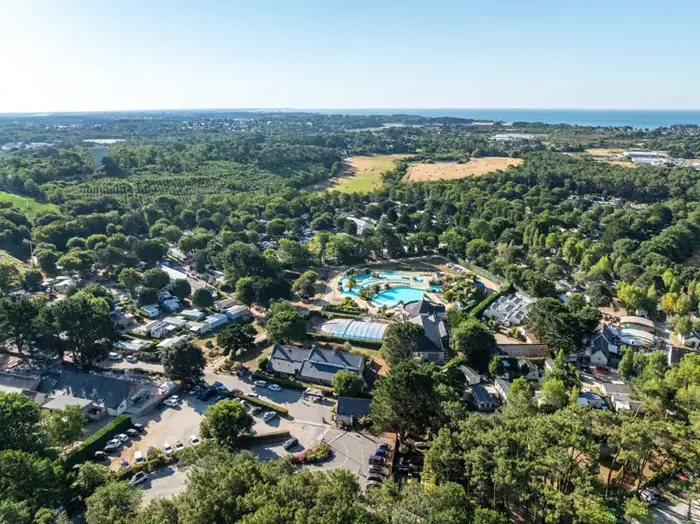 Piscine chauffée et pataugeoire en été
