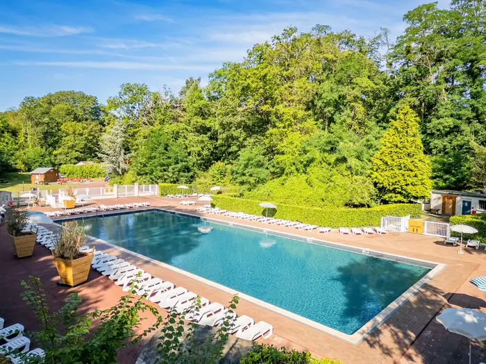 Piscine chauffée et pataugeoire en été