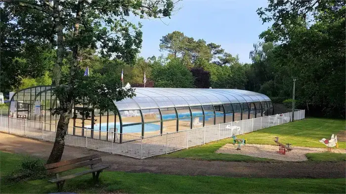 Une baignade couverte pour la famille