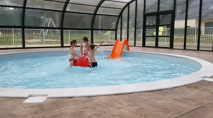 Une baignade couverte pour la famille