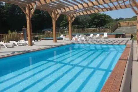 Deux bassins pour varier les baignades