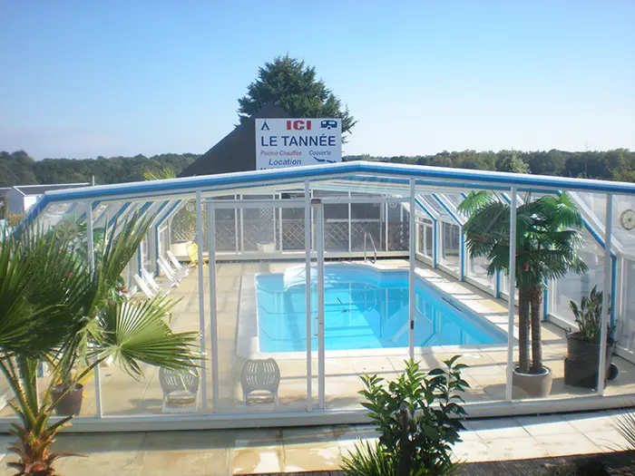 Une piscine couverte chauffée en saison