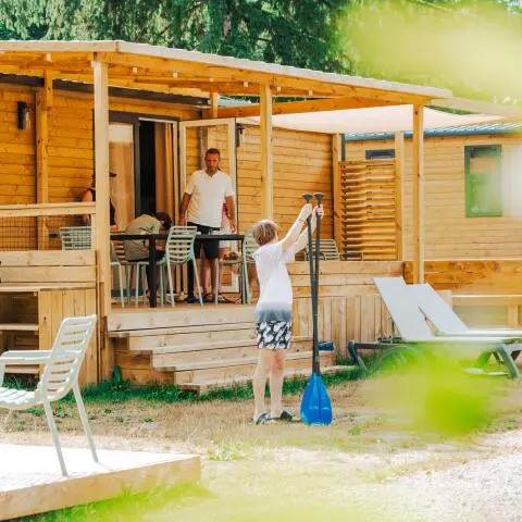 Entre piscines chauffées et étang aménagé
