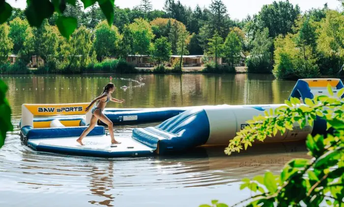Entre piscines chauffées et étang aménagé