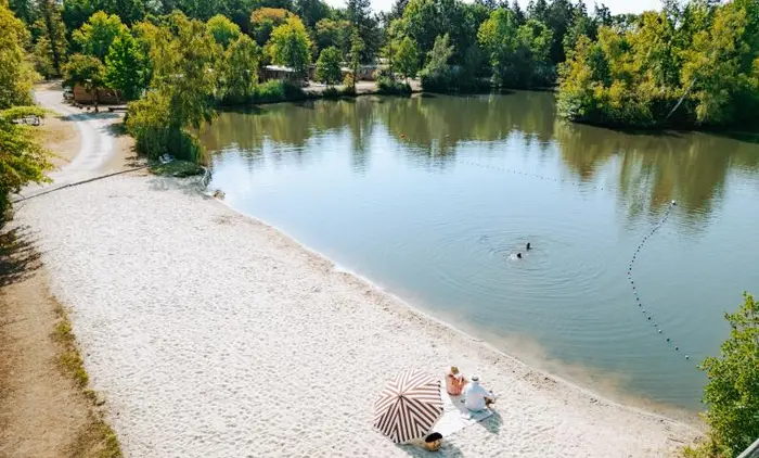 Entre piscines chauffées et étang aménagé