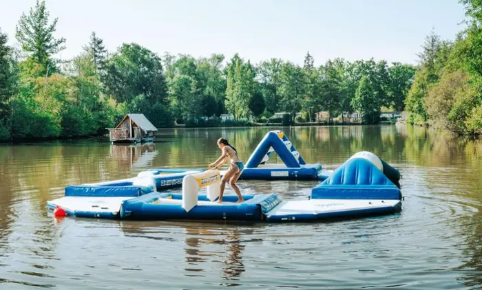 Entre piscines chauffées et étang aménagé