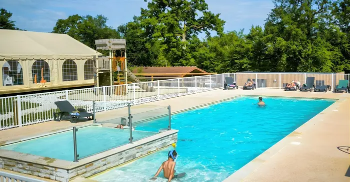 Une baignade chauffée près du restaurant