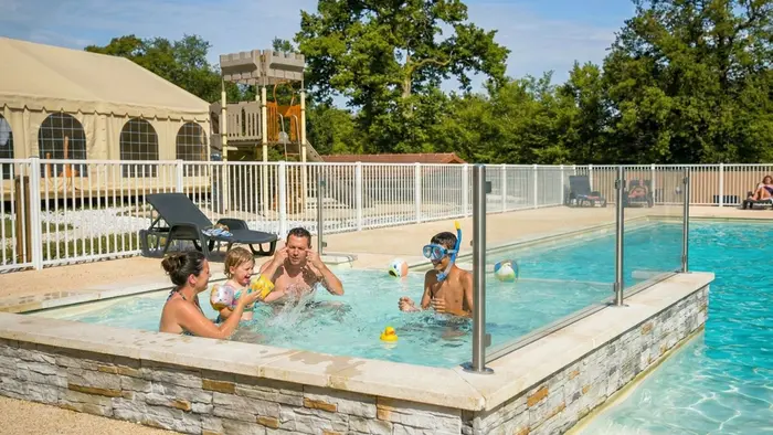 Une baignade chauffée près du restaurant