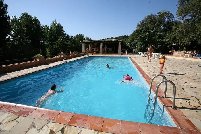 Piscine et rivière pour varier les baignades