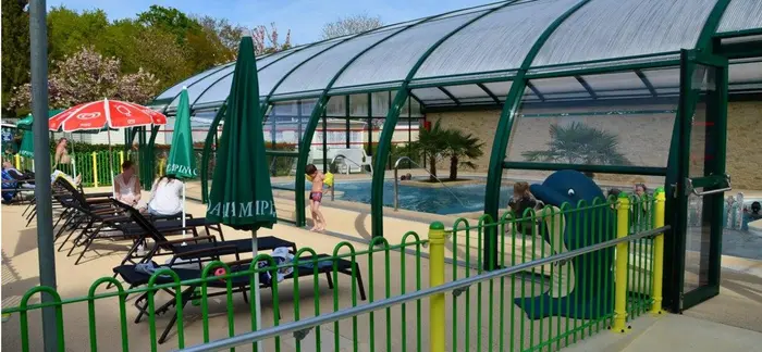 Une baignade couverte avec coin balnéo