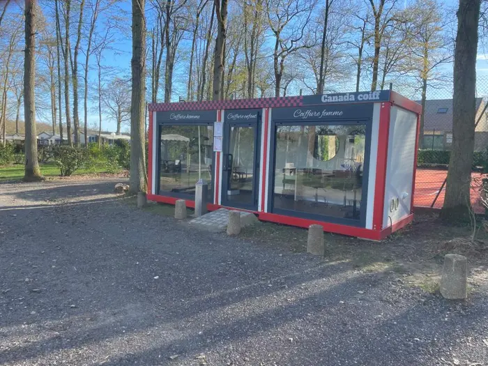 Une baignade couverte avec coin balnéo
