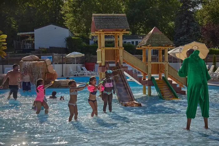 Deux piscines et jeux d'eau