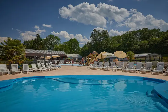 Deux piscines et jeux d'eau