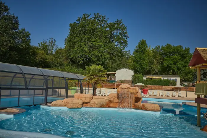 Deux piscines et jeux d'eau