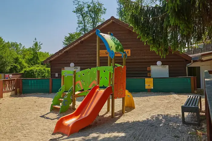 Deux piscines et jeux d'eau