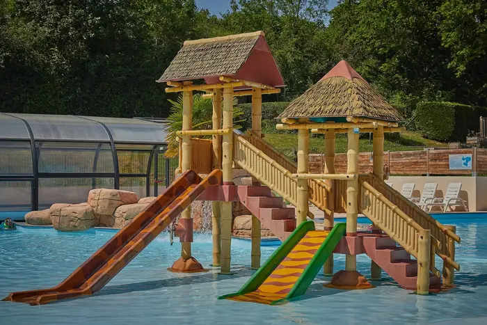 Deux piscines et jeux d'eau